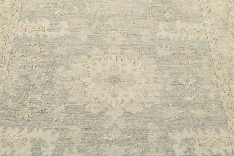 4.9 x 6.5 ft Hand Knotted Oushak Rug
