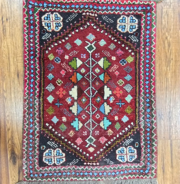 2.4 x 3.2 ft Hand Knotted Shiraz Rug