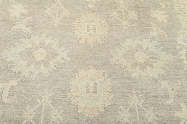 8 x 10.1 ft Hand Knotted Oushak Rug