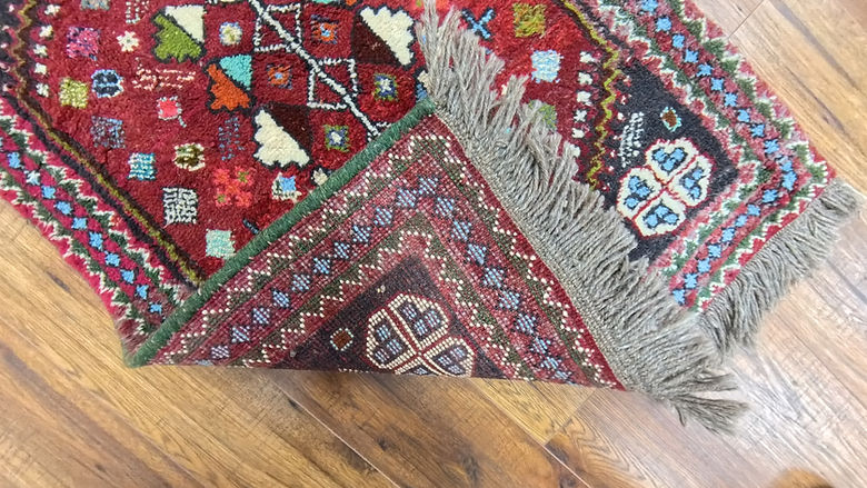 2.4 x 3.2 ft Hand Knotted Shiraz Rug