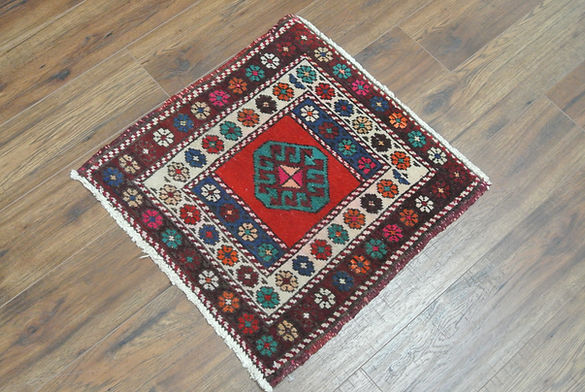 1.10 x 1.10 ft Hand Knotted Persian Heriz Rug