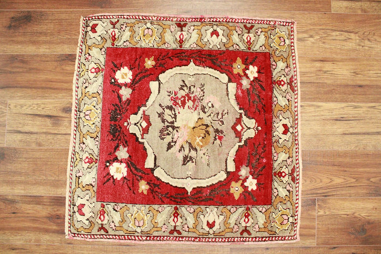 2.6 x 2.5 ft Hand Knotted Turkish Oushak Rug