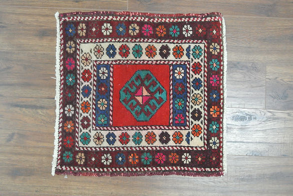 1.10 x 1.10 ft Hand Knotted Persian Heriz Rug